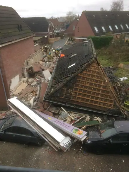 Pand in Coevorden verwoest door Explosie. — foto 2 van 2