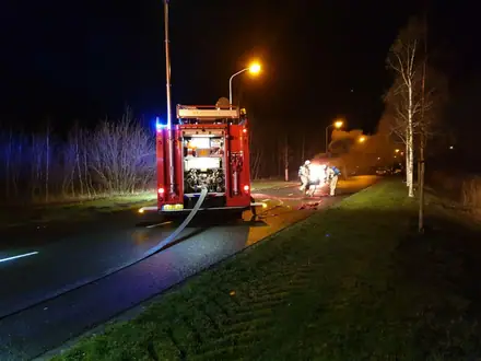 Auto vat vlam op maxwellstraat in Emmen — foto 2 van 2