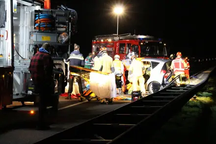 Twee ongevallen op N34 bij Emmen met minstens zes gewonden twee traumahelikopters ter plaatse — foto 1 van 5