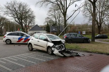 Ongeval op kruising Oude Dijk / Buinerweg in Exloo. — foto 1 van 3