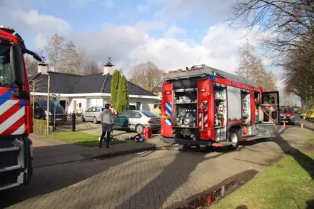 Geen woningbrand, maar brandende pallets in Emmer-Compascuum — foto 1 van 2