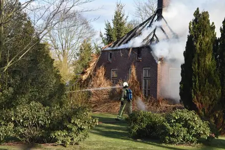 Brand in boerderij bij Ruinen — foto 3 van 3