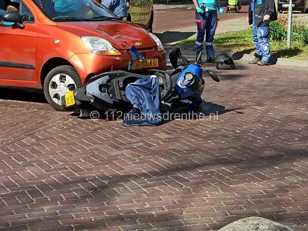 Scooterrijder aangereden door automobilist in Emmen — foto 2 van 2
