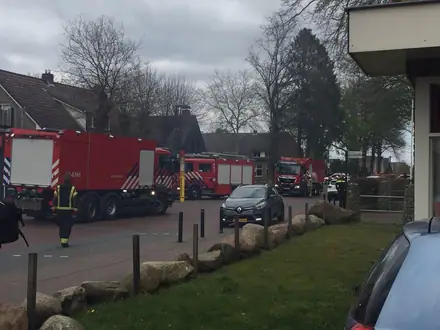 Brand in schuur Emmen — foto 3 van 3