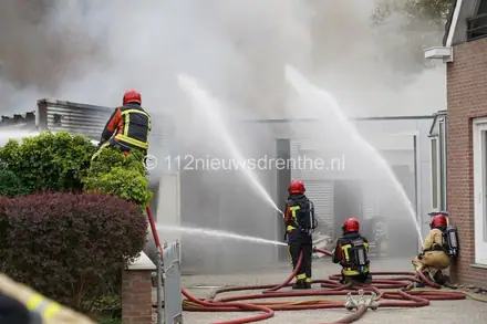 Asbest vrij bij grote brand in Nieuw-Weerdinge [update: brand meester] — foto 5 van 5