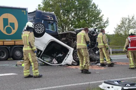 N34 afgesloten na ernstig ongeluk — foto 6 van 10