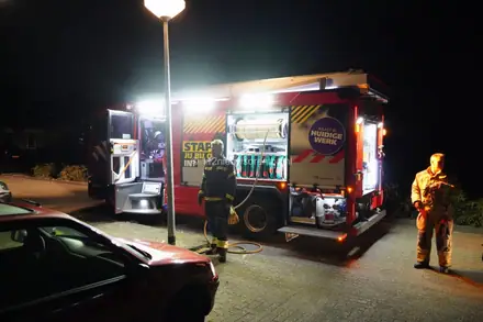 Inwoners Emmer-Compascuum schrikken wakker van containerbrand — foto 3 van 6