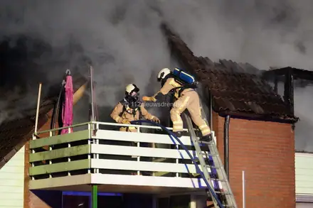 Update: Vier woningen onbewoonbaar verklaard na grote brand in Veenoord — foto 3 van 12