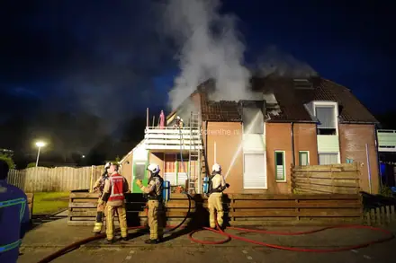Update: Vier woningen onbewoonbaar verklaard na grote brand in Veenoord — foto 4 van 12