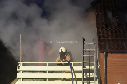 Update: Vier woningen onbewoonbaar verklaard na grote brand in Veenoord — foto 5 van 12