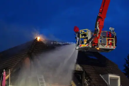 Update: Vier woningen onbewoonbaar verklaard na grote brand in Veenoord — foto 8 van 12