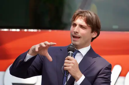 Thierry Baudet in Klazienaveen voor FVD (forum voor democratie) partij programma presenteren — foto 7 van 12