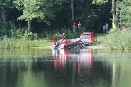 Persoon te water bij zwemplas Moekesgat in Ter Apel overleden — foto 6 van 8