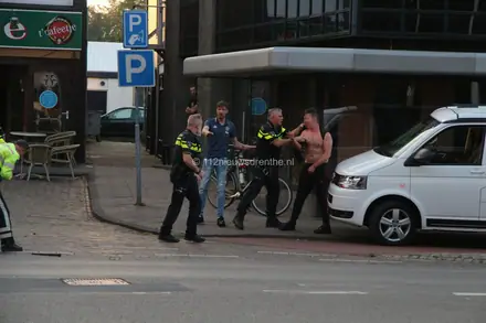 Twee personen aangehouden na vechtpartij in kroeg in Emmen [Video] — foto 8 van 12