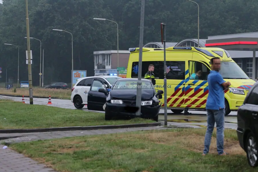 Twee voertuigen botsen op beruchte kruising Angelslo