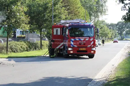 Auto brand uit op de Vasco Da Gamastraat in Emmen [Video] — foto 4 van 10