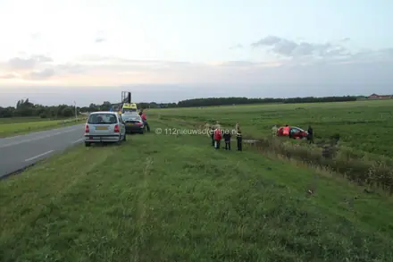Automobiliste naar ziekenhuis nadat ze met wagen in de sloot einigde — foto 1 van 6