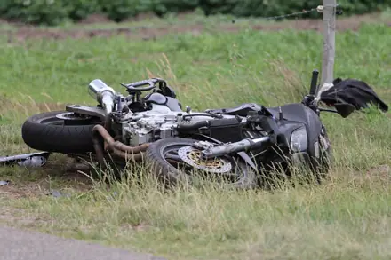 Motorrijder gewond bij botsing met trekker bij Noord-Sleen — foto 6 van 6