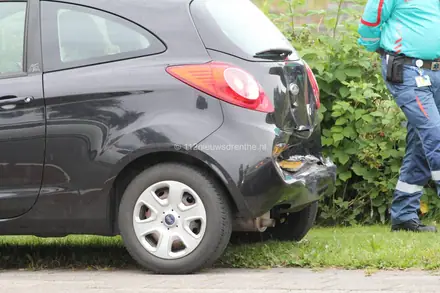 Blikschade bij kop-staart botsing in Emmen — foto 3 van 6