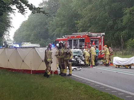 Drie gewonden bij frontale botsing op N34 bij Odoorn — foto 2 van 5