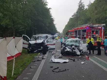 Drie gewonden bij frontale botsing op N34 bij Odoorn — foto 1 van 5