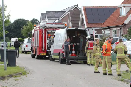 Brandweer rukt uit voor gaslekkage in Zwartemeer — foto 3 van 7