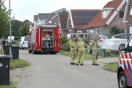 Brandweer rukt uit voor gaslekkage in Zwartemeer — foto 5 van 7