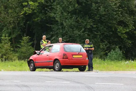 Twee auto’s botsen op N378 bij Gasselternijveenschemond — foto 5 van 5