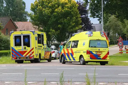 Twee auto’s botsen op N378 bij Gasselternijveenschemond — foto 4 van 5