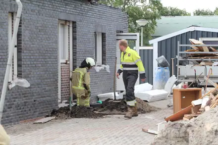 Brandweer rukt uit voor gaslekkage in Zwartemeer — foto 7 van 7
