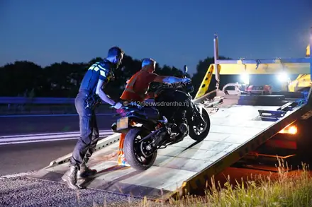 Motorrijder onderuit op de A37 ter hoogte van oprit Veenoord — foto 4 van 8