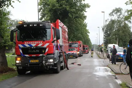 Schuur bij boerderij brand volledig af in Valthermond — foto 3 van 3