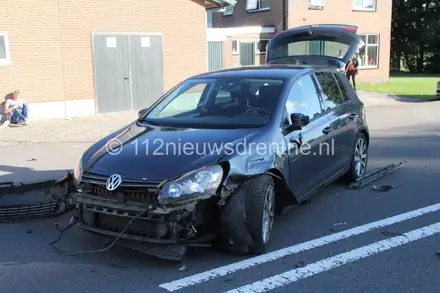 Zwanger vrouw na aanrijding in De Krim (ov) naar ziekenhuis voor onderzoek — foto 4 van 5