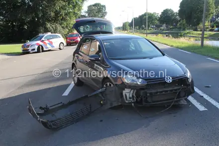 Zwanger vrouw na aanrijding in De Krim (ov) naar ziekenhuis voor onderzoek — foto 5 van 5