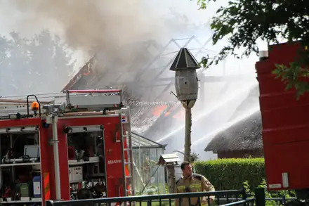 Uitslaande brand in schuur en woning ’t Haantje — foto 6 van 10