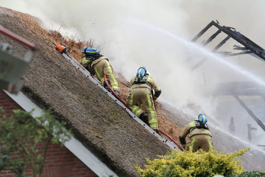 Uitslaande brand in schuur en woning ’t Haantje
