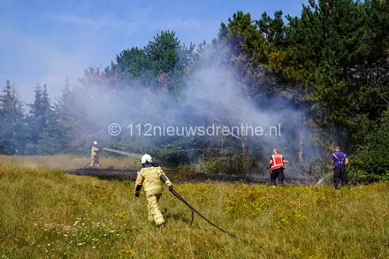 Natuurbrand bij de Kleine Rietplas in Emmen — foto 1 van 9