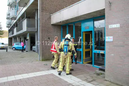 Brandweer rukt uit voor melding gaslekkage in Emmen — foto 1 van 5