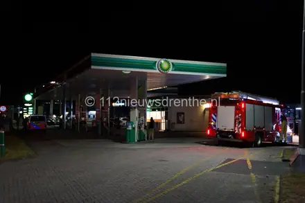 Kiosk tankstation aan de Balkenweg in Assen vol rook — foto 2 van 2