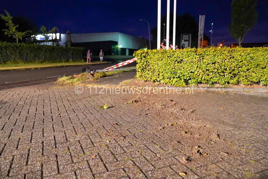 Automobilist rijdt door na ongeval op de Nijbracht in Emmen