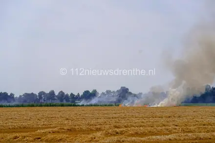 Grote brand op twee akkers in Emmer-Compascuum — foto 10 van 12
