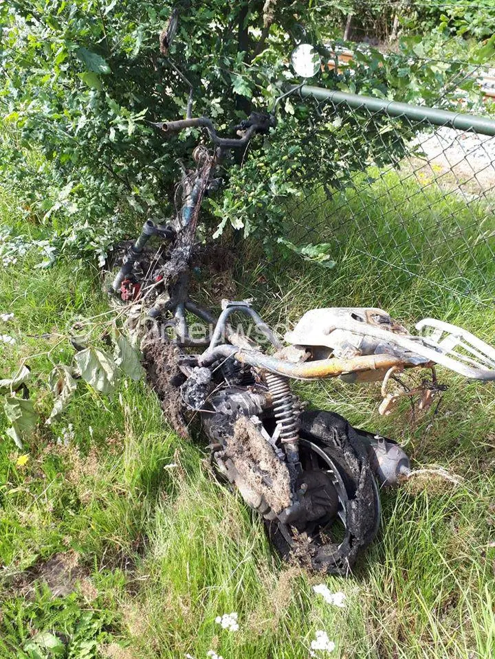 Uitgebrande scooter gevonden in Emmen, politie doet onderzoek