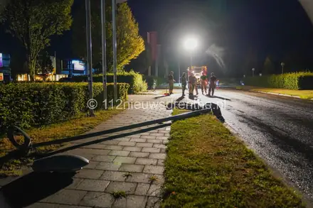 Automobilist rijdt door na ongeval op de Nijbracht in Emmen — foto 2 van 2