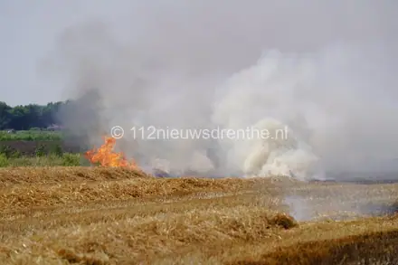 Grote brand op twee akkers in Emmer-Compascuum — foto 7 van 12