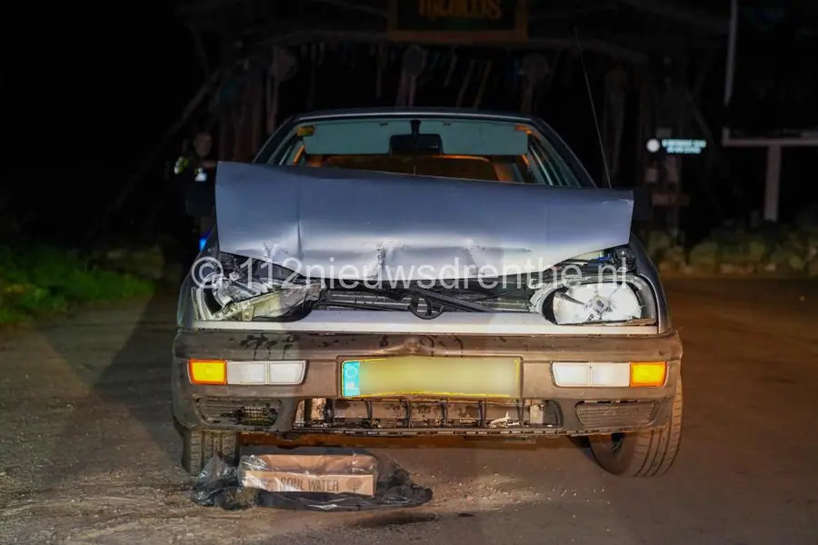 Auto botst achterop ruw terrein voertuig in Erm