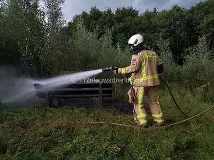 Picknick tafel in brand Meppel — foto 3 van 4