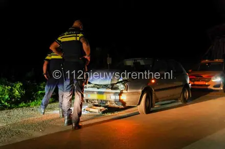 Auto botst achterop ruw terrein voertuig in Erm — foto 4 van 4