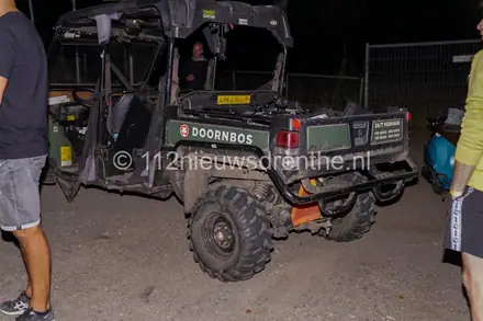 Auto botst achterop ruw terrein voertuig in Erm — foto 2 van 4