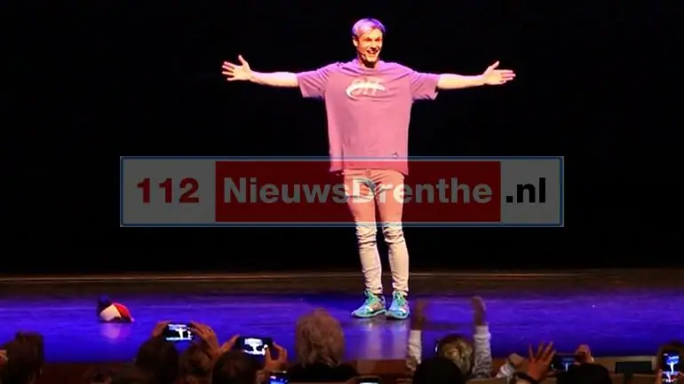 Vlogger Enzo Knol naar ziekenhuis na verkeerde sprong van duikplank