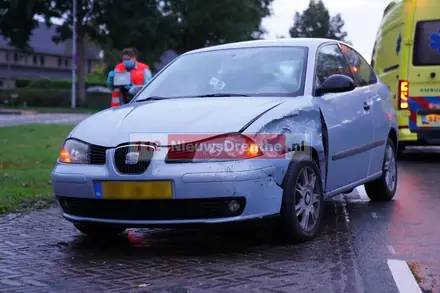 Ongeval met veel schade op de Boslaan in Emmen — foto 2 van 3